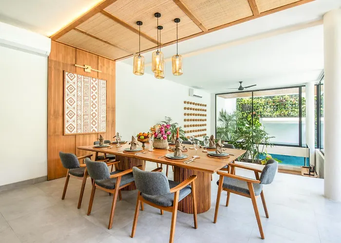 Brand New Luxury 5 Bedroom Villa 200M To Brawah Beach *