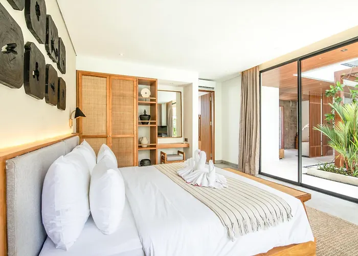 Brand New Luxury 5 Bedroom Villa 200M To Brawah Beach 别墅