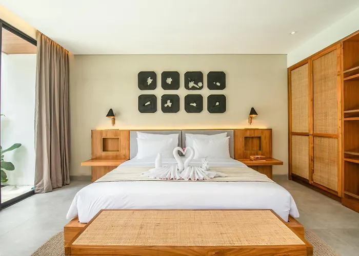 Brand New Luxury 5 Bedroom Villa 200M To Brawah Beach