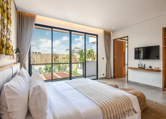 Brand New Luxury 5 Bedroom Villa 200M To Brawah Beach 别墅
