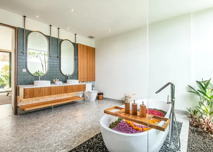 Brand New Luxury 5 Bedroom Villa 200M To Brawah Beach 别墅 坎古