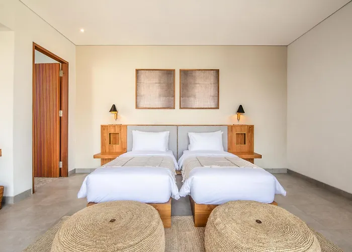 Brand New Luxury 5 Bedroom Villa 200M To Brawah Beach 别墅