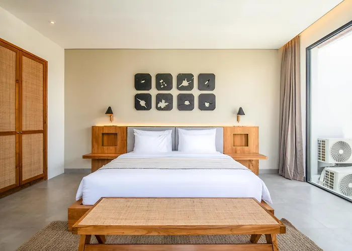 Brand New Luxury 5 Bedroom Villa 200M To Brawah Beach