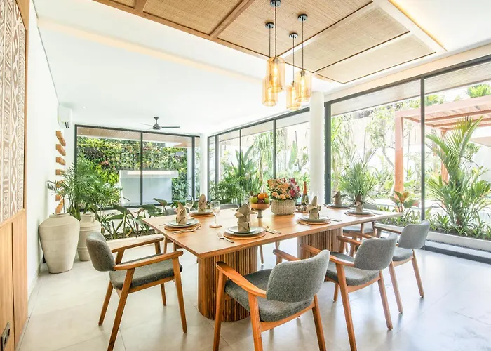 Brand New Luxury 5 Bedroom Villa 200M To Brawah Beach *