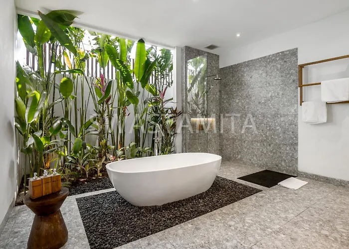 Brand New Luxury 5 Bedroom Villa 200M To Brawah Beach 别墅 坎古