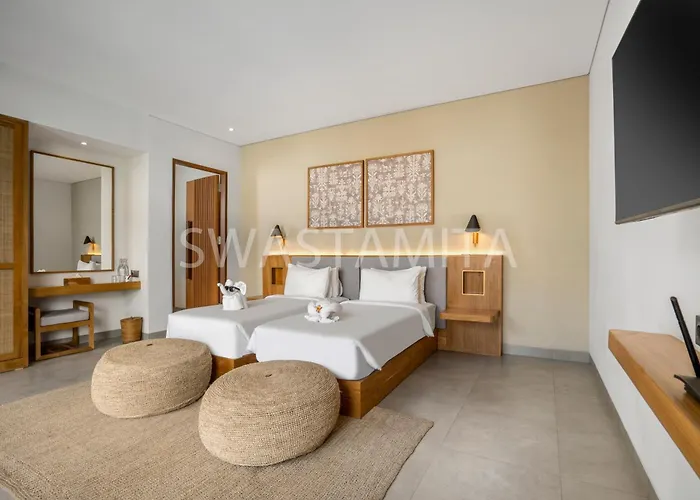 Brand New Luxury 5 Bedroom Villa 200M To Brawah Beach 别墅 *