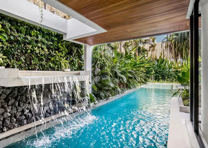 Brand New Luxury 5 Bedroom Villa 200M To Brawah Beach 别墅
